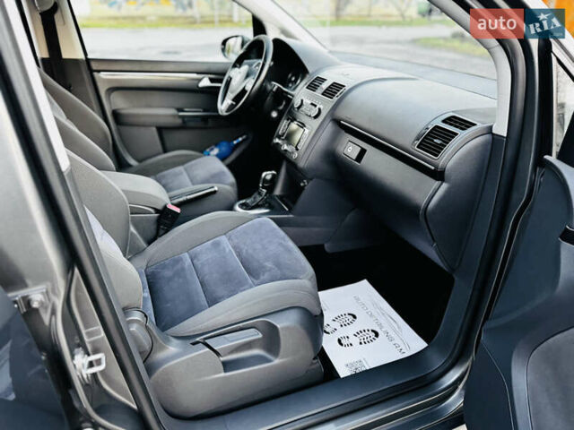Серый Фольксваген Туран, объемом двигателя 2 л и пробегом 278 тыс. км за 11950 $, фото 37 на Automoto.ua