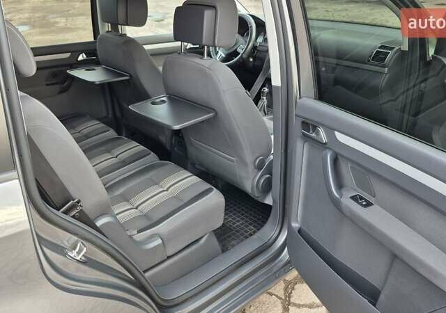 Серый Фольксваген Туран, объемом двигателя 1.6 л и пробегом 256 тыс. км за 8900 $, фото 39 на Automoto.ua