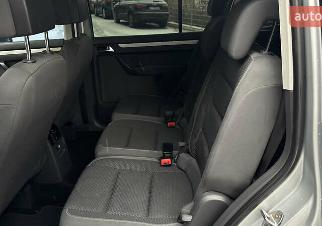 Сірий Фольксваген Туран, об'ємом двигуна 1.97 л та пробігом 200 тис. км за 11950 $, фото 53 на Automoto.ua