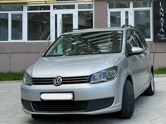 Серый Фольксваген Туран, объемом двигателя 1.6 л и пробегом 290 тыс. км за 9900 $, фото 4 на Automoto.ua