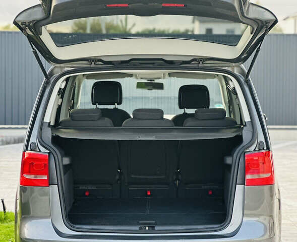 Серый Фольксваген Туран, объемом двигателя 1.6 л и пробегом 232 тыс. км за 11250 $, фото 27 на Automoto.ua