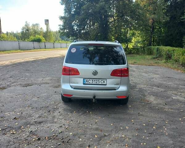 Сірий Фольксваген Туран, об'ємом двигуна 1.6 л та пробігом 390 тис. км за 10200 $, фото 2 на Automoto.ua