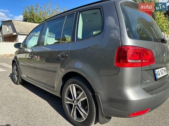 Сірий Фольксваген Туран, об'ємом двигуна 1.97 л та пробігом 52 тис. км за 16500 $, фото 2 на Automoto.ua