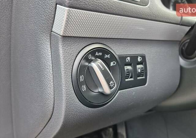 Серый Фольксваген Туран, объемом двигателя 1.6 л и пробегом 256 тыс. км за 8900 $, фото 35 на Automoto.ua