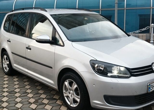 Серый Фольксваген Туран, объемом двигателя 1.6 л и пробегом 250 тыс. км за 9500 $, фото 4 на Automoto.ua