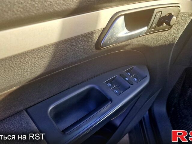 Серый Фольксваген Туран, объемом двигателя 2 л и пробегом 221 тыс. км за 9500 $, фото 4 на Automoto.ua