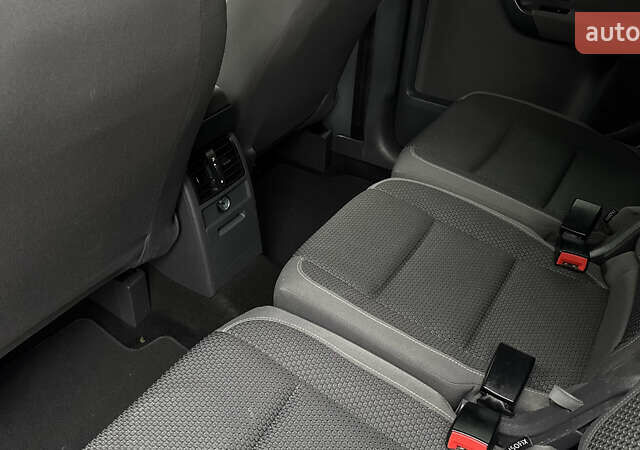 Сірий Фольксваген Туран, об'ємом двигуна 1.97 л та пробігом 200 тис. км за 11950 $, фото 43 на Automoto.ua