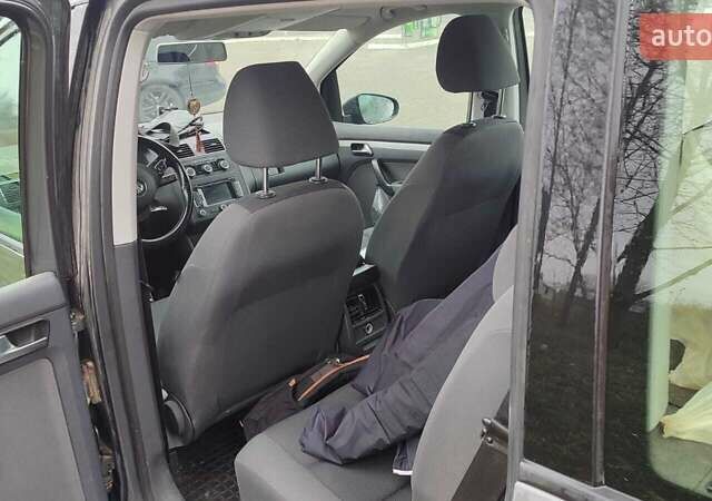 Серый Фольксваген Туран, объемом двигателя 1.6 л и пробегом 315 тыс. км за 10700 $, фото 8 на Automoto.ua