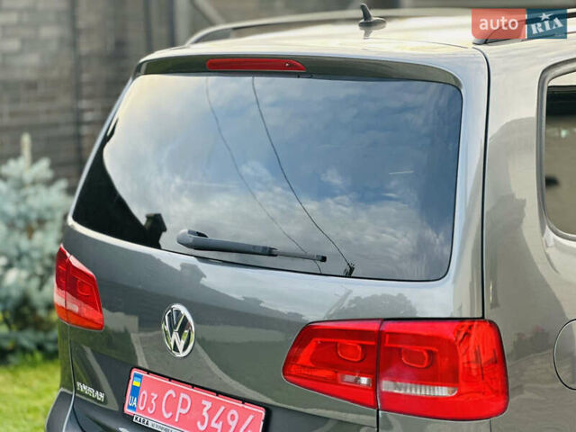 Серый Фольксваген Туран, объемом двигателя 1.6 л и пробегом 232 тыс. км за 11250 $, фото 22 на Automoto.ua