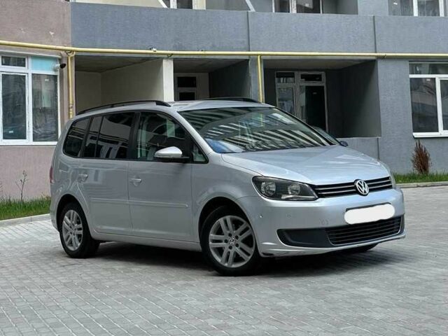 Серый Фольксваген Туран, объемом двигателя 1.6 л и пробегом 290 тыс. км за 9900 $, фото 3 на Automoto.ua