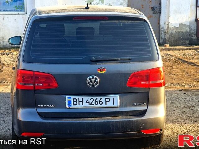 Серый Фольксваген Туран, объемом двигателя 2 л и пробегом 221 тыс. км за 9500 $, фото 1 на Automoto.ua