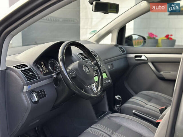 Серый Фольксваген Туран, объемом двигателя 1.6 л и пробегом 232 тыс. км за 11250 $, фото 32 на Automoto.ua