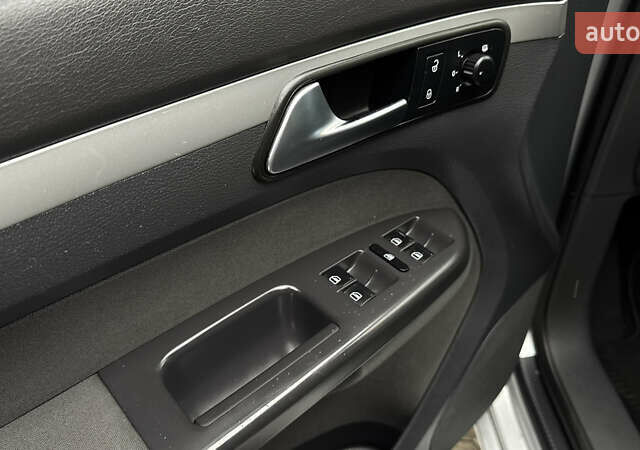 Сірий Фольксваген Туран, об'ємом двигуна 1.97 л та пробігом 200 тис. км за 11950 $, фото 52 на Automoto.ua