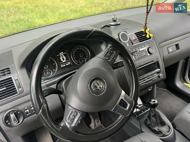 Серый Фольксваген Туран, объемом двигателя 1.98 л и пробегом 260 тыс. км за 11400 $, фото 4 на Automoto.ua