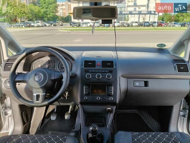 Серый Фольксваген Туран, объемом двигателя 1.6 л и пробегом 380 тыс. км за 10600 $, фото 6 на Automoto.ua