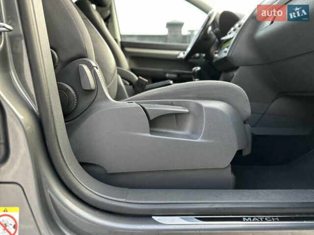 Серый Фольксваген Туран, объемом двигателя 1.6 л и пробегом 232 тыс. км за 11250 $, фото 52 на Automoto.ua