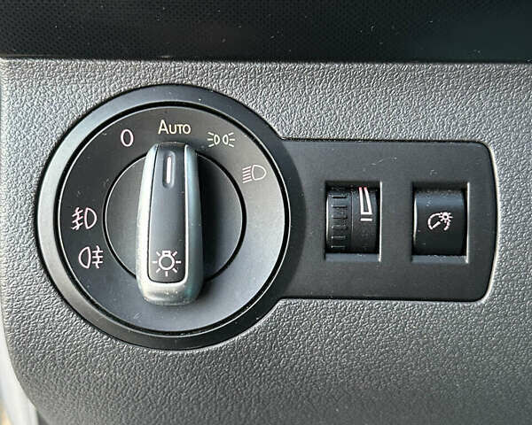 Серый Фольксваген Туран, объемом двигателя 1.39 л и пробегом 197 тыс. км за 8800 $, фото 27 на Automoto.ua