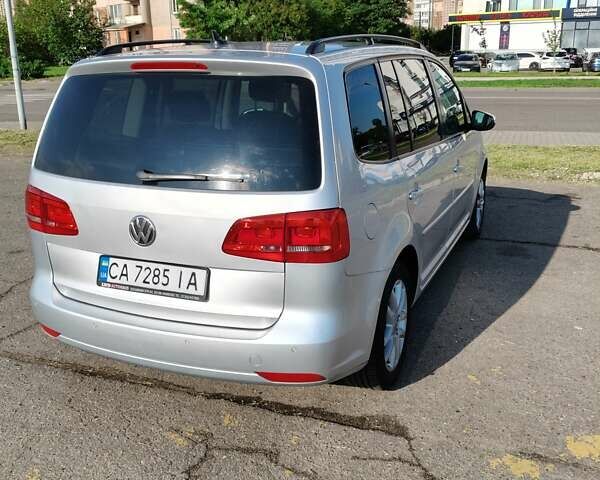 Серый Фольксваген Туран, объемом двигателя 1.6 л и пробегом 380 тыс. км за 10600 $, фото 2 на Automoto.ua