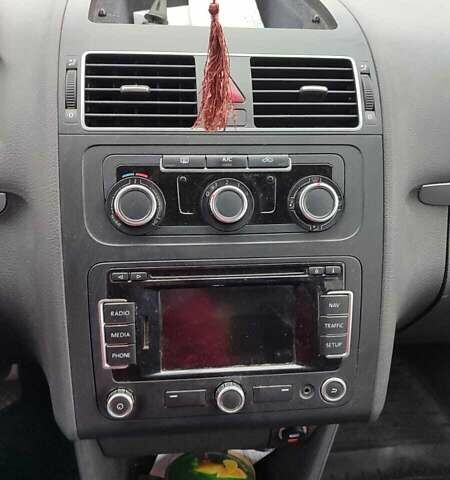 Серый Фольксваген Туран, объемом двигателя 1.6 л и пробегом 315 тыс. км за 10700 $, фото 5 на Automoto.ua