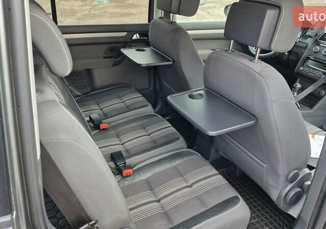 Серый Фольксваген Туран, объемом двигателя 1.6 л и пробегом 256 тыс. км за 8900 $, фото 38 на Automoto.ua