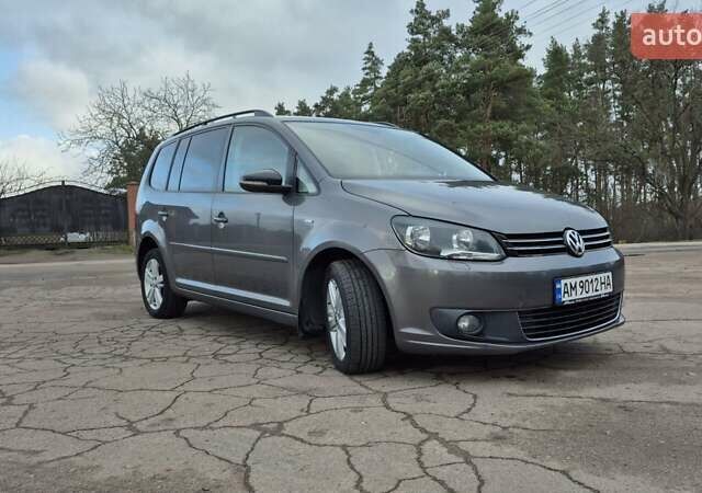 Серый Фольксваген Туран, объемом двигателя 1.6 л и пробегом 256 тыс. км за 8900 $, фото 4 на Automoto.ua