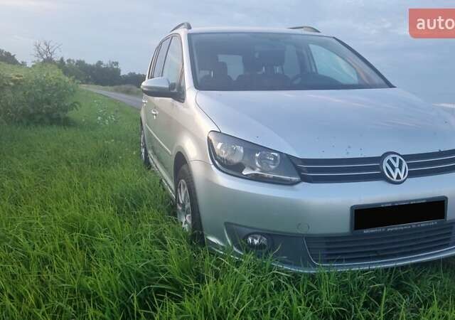 Серый Фольксваген Туран, объемом двигателя 1.6 л и пробегом 300 тыс. км за 9600 $, фото 2 на Automoto.ua