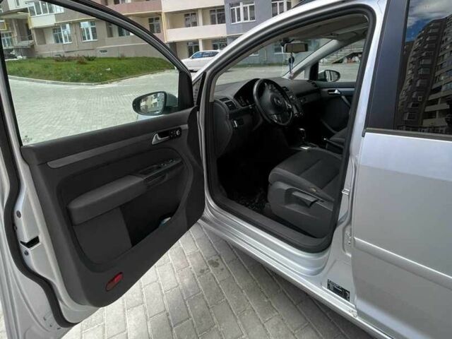 Серый Фольксваген Туран, объемом двигателя 1.6 л и пробегом 290 тыс. км за 9900 $, фото 5 на Automoto.ua