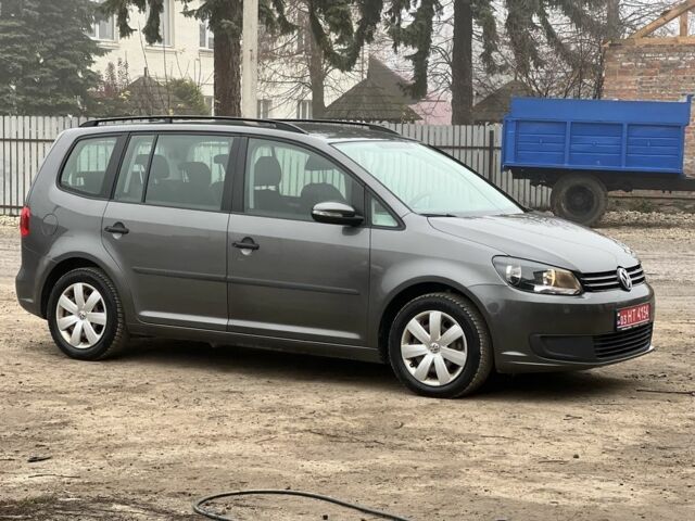 Серый Фольксваген Туран, объемом двигателя 1.6 л и пробегом 227 тыс. км за 9350 $, фото 2 на Automoto.ua