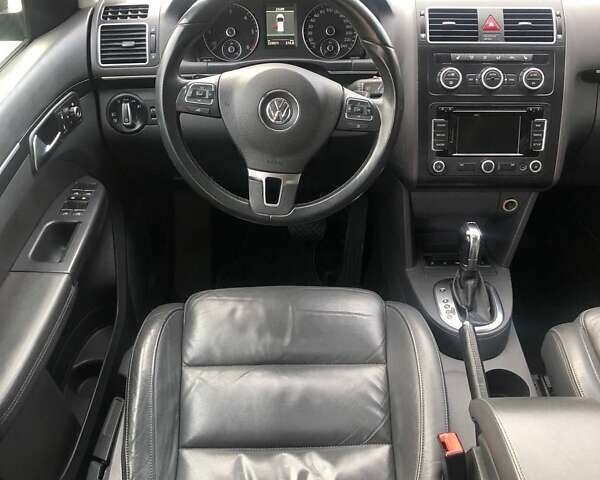 Сірий Фольксваген Туран, об'ємом двигуна 2 л та пробігом 228 тис. км за 14690 $, фото 38 на Automoto.ua