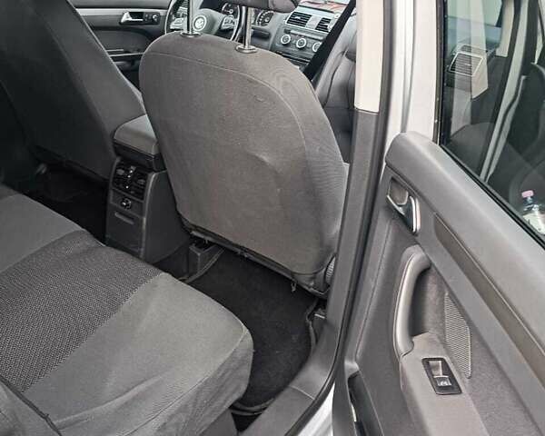 Серый Фольксваген Туран, объемом двигателя 1.6 л и пробегом 206 тыс. км за 10500 $, фото 9 на Automoto.ua