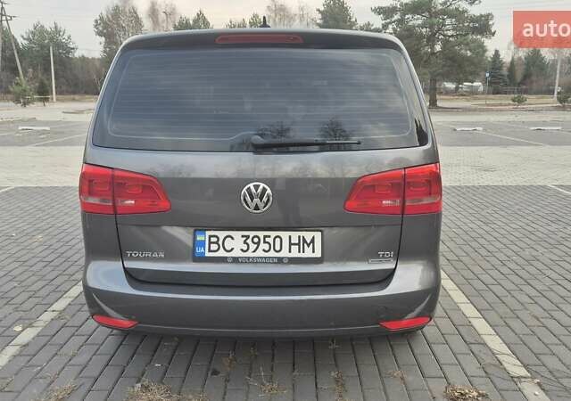 Серый Фольксваген Туран, объемом двигателя 1.6 л и пробегом 300 тыс. км за 10500 $, фото 7 на Automoto.ua