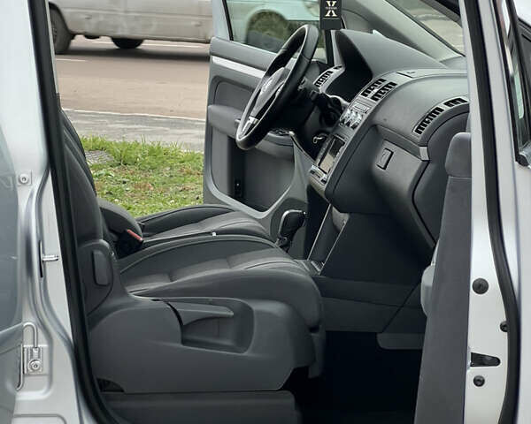 Серый Фольксваген Туран, объемом двигателя 1.97 л и пробегом 163 тыс. км за 14499 $, фото 25 на Automoto.ua