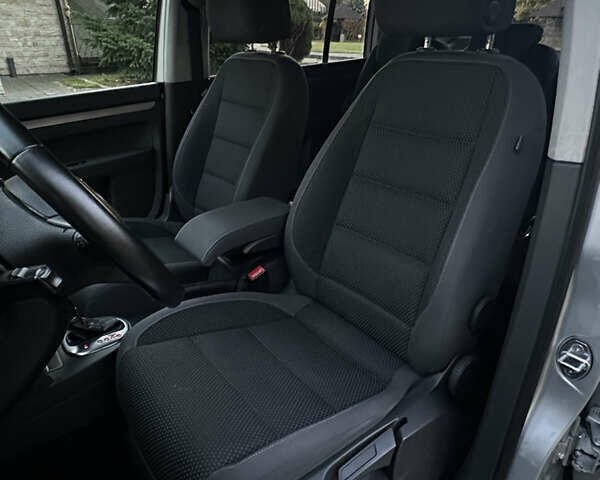 Фольксваген Туран 2013 в Сарнах на Automoto.ua Серый Фольксваген Туран, объемом двигателя 1.6 л и пробегом 249 тыс. км за 11350 $, фото 33 на Automoto.ua