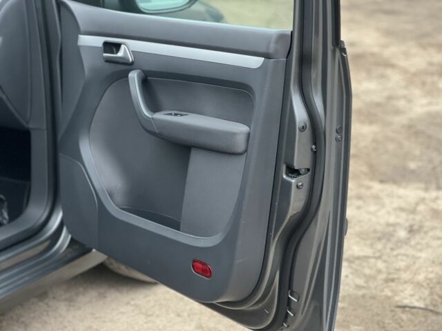 Серый Фольксваген Туран, объемом двигателя 1.6 л и пробегом 227 тыс. км за 9350 $, фото 21 на Automoto.ua