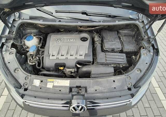 Серый Фольксваген Туран, объемом двигателя 1.6 л и пробегом 300 тыс. км за 10500 $, фото 18 на Automoto.ua