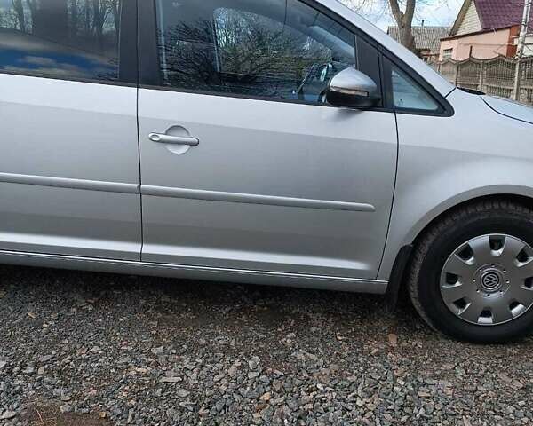 Серый Фольксваген Туран, объемом двигателя 1.6 л и пробегом 206 тыс. км за 10500 $, фото 8 на Automoto.ua