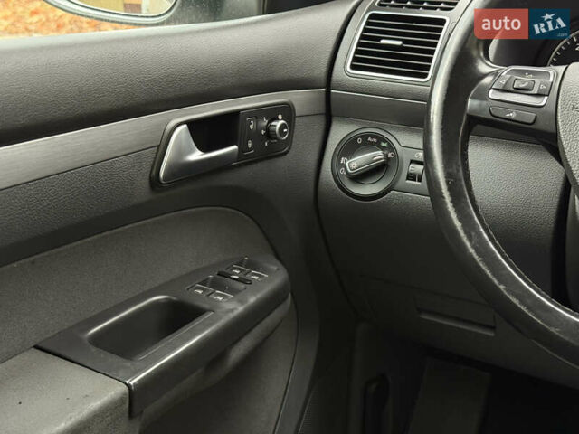 Серый Фольксваген Туран, объемом двигателя 1.6 л и пробегом 242 тыс. км за 10700 $, фото 28 на Automoto.ua