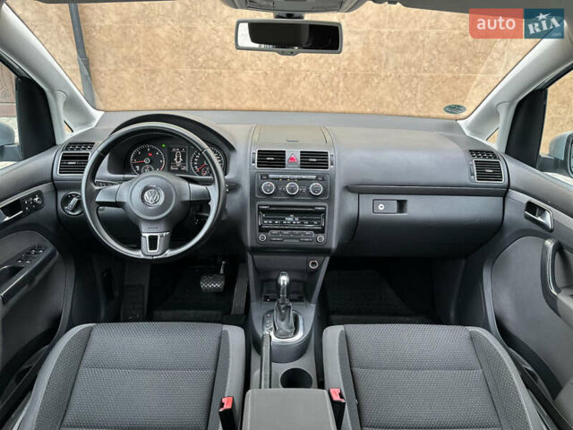 Серый Фольксваген Туран, объемом двигателя 2 л и пробегом 225 тыс. км за 10999 $, фото 128 на Automoto.ua
