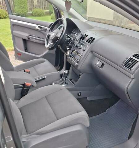 Серый Фольксваген Туран, объемом двигателя 1.97 л и пробегом 179 тыс. км за 14200 $, фото 16 на Automoto.ua