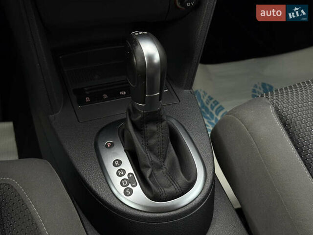 Серый Фольксваген Туран, объемом двигателя 1.6 л и пробегом 242 тыс. км за 10700 $, фото 25 на Automoto.ua