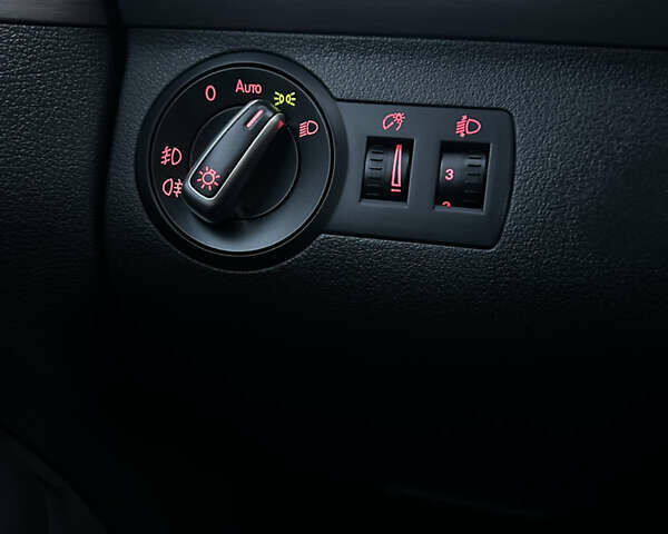 Фольксваген Туран 2013 в Сарнах на Automoto.ua Серый Фольксваген Туран, объемом двигателя 1.6 л и пробегом 249 тыс. км за 11350 $, фото 34 на Automoto.ua