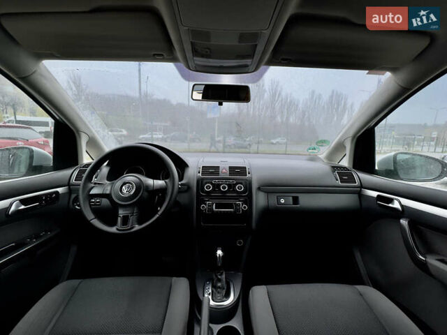 Серый Фольксваген Туран, объемом двигателя 1.39 л и пробегом 223 тыс. км за 10500 $, фото 26 на Automoto.ua