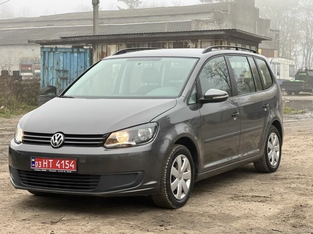 Серый Фольксваген Туран, объемом двигателя 1.6 л и пробегом 227 тыс. км за 9350 $, фото 1 на Automoto.ua