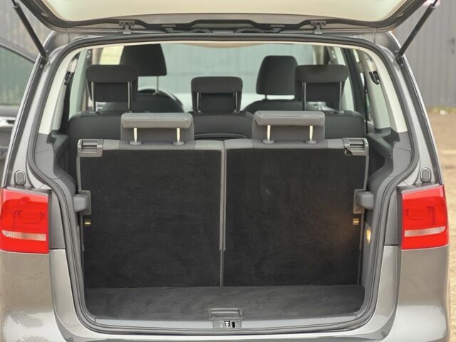 Серый Фольксваген Туран, объемом двигателя 1.6 л и пробегом 227 тыс. км за 9350 $, фото 20 на Automoto.ua