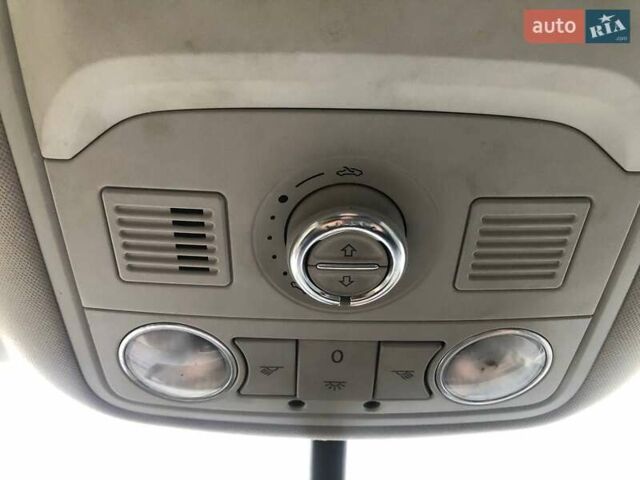 Сірий Фольксваген Туран, об'ємом двигуна 2 л та пробігом 228 тис. км за 14690 $, фото 81 на Automoto.ua