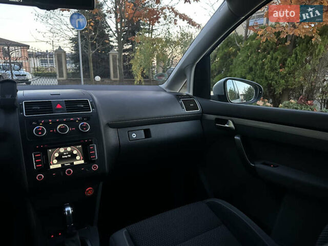 Фольксваген Туран 2013 в Сарнах на Automoto.ua Серый Фольксваген Туран, объемом двигателя 1.6 л и пробегом 249 тыс. км за 11350 $, фото 50 на Automoto.ua