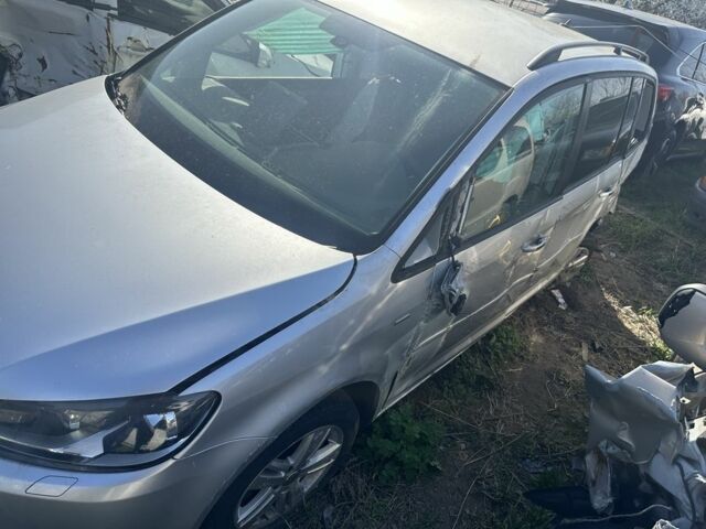 Сірий Фольксваген Туран, об'ємом двигуна 1.6 л та пробігом 145 тис. км за 3700 $, фото 2 на Automoto.ua