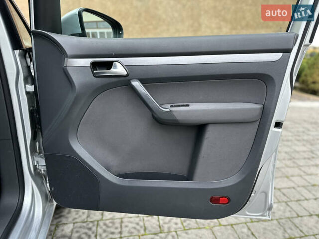 Серый Фольксваген Туран, объемом двигателя 2 л и пробегом 225 тыс. км за 10999 $, фото 99 на Automoto.ua