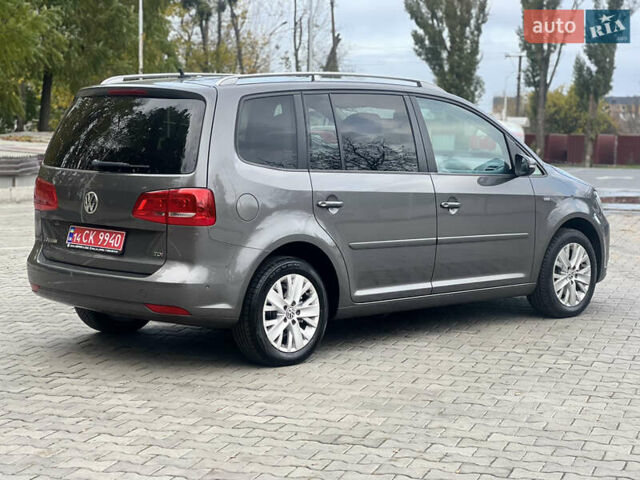Серый Фольксваген Туран, объемом двигателя 1.6 л и пробегом 201 тыс. км за 12800 $, фото 4 на Automoto.ua
