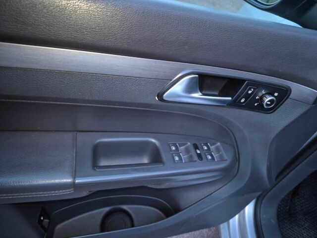 Сірий Фольксваген Туран, об'ємом двигуна 2 л та пробігом 270 тис. км за 9000 $, фото 11 на Automoto.ua